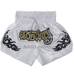 กางเกงขาสั้นคิกบ็อกซิ่งและมวยไทยผู้ชาย ผ้าซาตินโพลีเอสเตอร์ 100% น้ำหนักเบา พร้อมบริการปักลายด้านหน้าตามสั่ง แห้งเร็ว ทนทาน รับผลิตแบบ OEM - Product Image 4