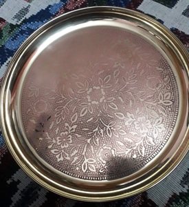 Bandeja de servicio de diseño moderno con forma personalizada de alta calidad y acabado para restaurante y hotel forma redonda con diseño de hoja - Product Image 1