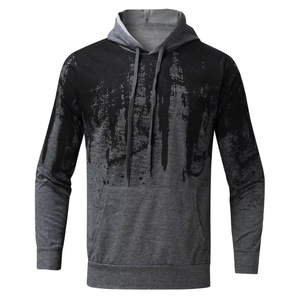 Fashion-Forward Grey Hoodie and Jogger Set para hombres Ofreciendo un aspecto contemporáneo este cómodo chándal es perfecto para el gimnasio - Product Image 3