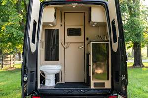 Furgoneta de Transporte Grande Usada 2025, Clase 3500XD, Volante a la Izquierda, Autocar Premium - Product Image 4