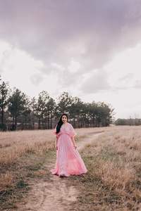 เดรสลำลองลายดอกไม้โบฮีเมียนแขนยาวคอวีพิมพ์ลายลูกไม้ใหม่2024ฤดูร้อนชุดเดรสวันหยุดพริ้วใหญ่6XL ออกแบบได้ตามต้องการ - Product Image 4