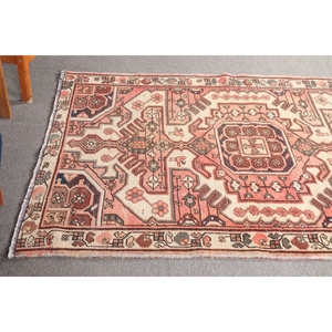 Tapis turc à accents ethniques, 4,3x6,1 pieds, tapis vintage rose géométrique avec éléments floraux - Product Image 4