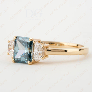Anillo de Compromiso o Promesa Cristiano de Oro Amarillo Pulido con Certificación IGI, 1.40 TCW, Corte Asscher, Diamante Moissanita, Media Alianza - Product Image 5