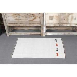 Petit tapis vintage 1,8x3 pieds, tapis turc Kilim blanc en laine marocaine - Product Image 2