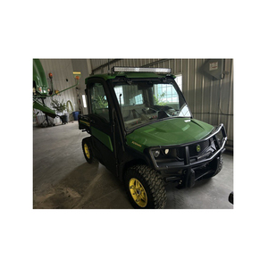 Puissant véhicule utilitaire de pointe John Deere Gator XUV 835R, équipement compact et durable pour l'agriculture, l'élevage et le transport - Product Image 6