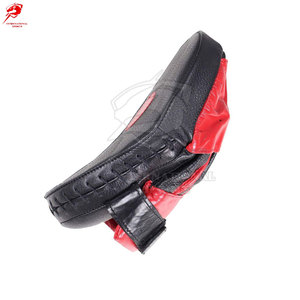 Mitaines de frappe en cuir synthétique avec logo personnalisé pour les sports juniors et adultes, durables et résistantes aux chocs. - Product Image 5
