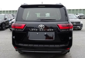 Negro para L Cruiser SUV Usado, Faros LED, Volante a la Izquierda, Transmisión Automática, 7 Asientos, Interior de Cuero, 2023 Euro VI - Product Image 4