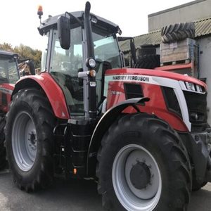 Potente Rendimiento en el Campo con Comodidad Avanzada y Eficiencia Inteligente para la Agricultura Moderna: Tractores Massey Ferguson 6S.180 Usados - Product Image 2