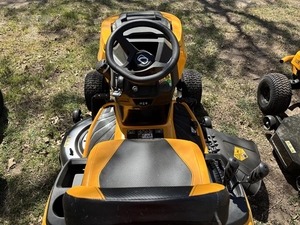 ซัพพลายเออร์ที่ดีที่สุดจำหน่ายรถตัดหญ้าแบบนั่งขับ Cub Cadet XT1 LT46 LT42 LX 46 SLX52 22 แรงม้า ขนาด 46 นิ้ว ระบบไฮโดรสแตติก สำหรับขาย - Product Image 3