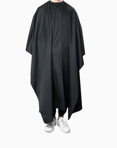 Cape de barbier imperméable noire durable en polyester pour vêtements de travail - Product Image 1