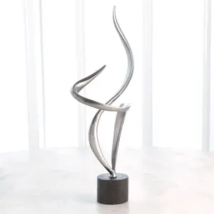 Sculpture de paon en métal de luxe faite à la main, design moderne plaqué or antique pour les jardins de villas, les hôtels, les intérieurs, grand modèle - Product Image 3