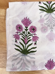 Tissu en coton léger avec impression à la main Sanganeri Buti Design pour la confection de vêtements Tissu de chemise tissé indien doux - Product Image 2