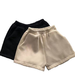 Short d'entraînement Streetwear respirant en polaire taille moyenne pour femmes Logo personnalisé Service OEM - Product Image 1