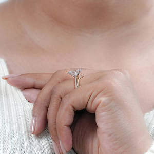 Bagues de fiançailles incurvées de luxe en or massif 18 carats 14 ct, fabriquées à la main avec votre propre logo, diamants de laboratoire de marquise néerlandaise, pour elle, OEM - Product Image 6