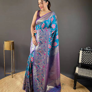 Calidad Premium de saris de seda suave con conceptos de tejido de Patola en todo el sari, junto con diseño de borde de tejido de contraste. - Product Image 1
