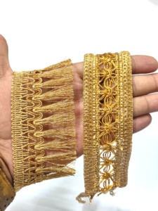 Flecos de Poliéster 100% Color Oro Lurex para Prendas, Casullas Católicas, Cortinas y Decoraciones - Product Image 5