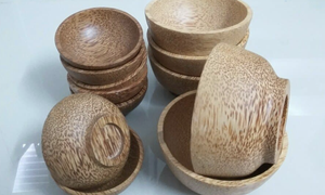 Bol de présentation en bois de coco de qualité supérieure pour la décoration de table et le service de table, fabriqué à la main avec soin au Vietnam - Product Image 2