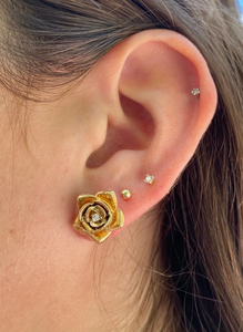 Boucles d'oreilles vintage en forme de fleur en or massif jaune 14 carats avec fermeture à poussoir Cadeau pour bijoux de mode pour femmes en alliage de zinc - Product Image 5