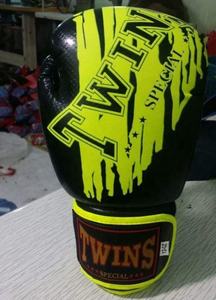 Nouveaux gants d'entraînement professionnels de boxe et de kickboxing en cuir 12oz et 16oz Caractéristiques de poinçonnage imperméables pour les compétitions - Product Image 3