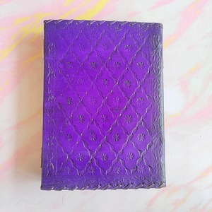 Diario de cuero morado de 10x7 con cristal, cierre de diario de 200 páginas - Product Image 2