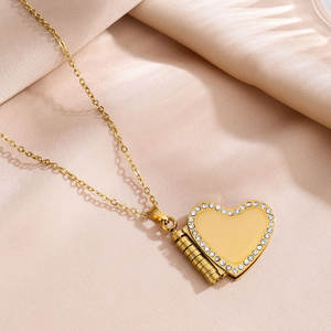 Collier Pendentif Cœur en Acier Inoxydable 316L Plaqué Or PVD 14K 18K avec Zircon, Personnalisable et Vierge pour Gravure - Product Image 4