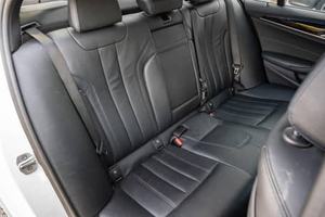 2020 VMW 5 3.0 l Sedán Turbo Automático con Asientos de Cuero, Techo Panorámico, Faros LED, Neumáticos R18 - Product Image 2