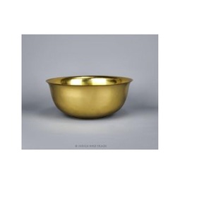 Cuenco artístico de latón de estilo antiguo para decorar hogares y servir comida con detalles tradicionales únicos - Product Image 1