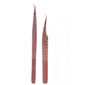 ชุดแหนบต่อขนตาปลายแหลมเคลือบไฟเบอร์สีทอง ด้ามจับสีน้ำตาล สแตนเลสอย่างดี 5 ชิ้น ตัวอย่างฟรี กล่องสีดำ รับผลิตตามแบบ - Product Image 4