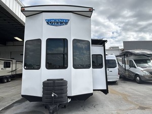 Gran Oferta: Autocaravana Usada 2023 F-o-r-e-s-t R-i-v-e-r S-a-l-e-m V-i-l-l-a G-r-a-n-d 4-2-D-L en Venta - Product Image 3