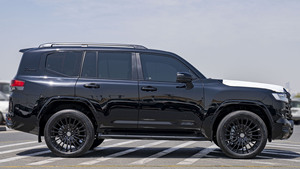 Toyota Land Cruiser LC300 VX 3.5P AT MY 2022 Negro, Impecable - Product Image 3