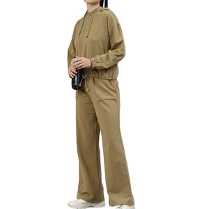 Conjunto Deportivo de 2 Piezas para Mujer, Pantalones Cortos para Correr, por Encima de la Rodilla, Color Sólido, Personalizado, de la Mejor Calidad, Trajes Deportivos para Primavera y Verano - Product Image 4