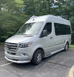 New Design Custom Off-Road 4x4 RV Motorhome Camper Sprinter. - Product Image 5