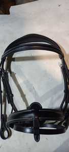 Bride de cheval rembourrée souple de haute qualité avec cristaux de roche et dessus en cuir verni pour l'équitation fabricant indien en gros - Product Image 4