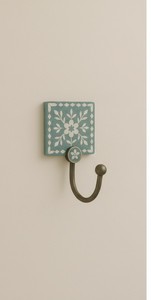 Crochet mural en bois avec incrustations d'os, élégant et écologique, flexible, moderne, motif floral élégant, décoration pour la maison, la cuisine, le salon, la salle de bain - Product Image 4