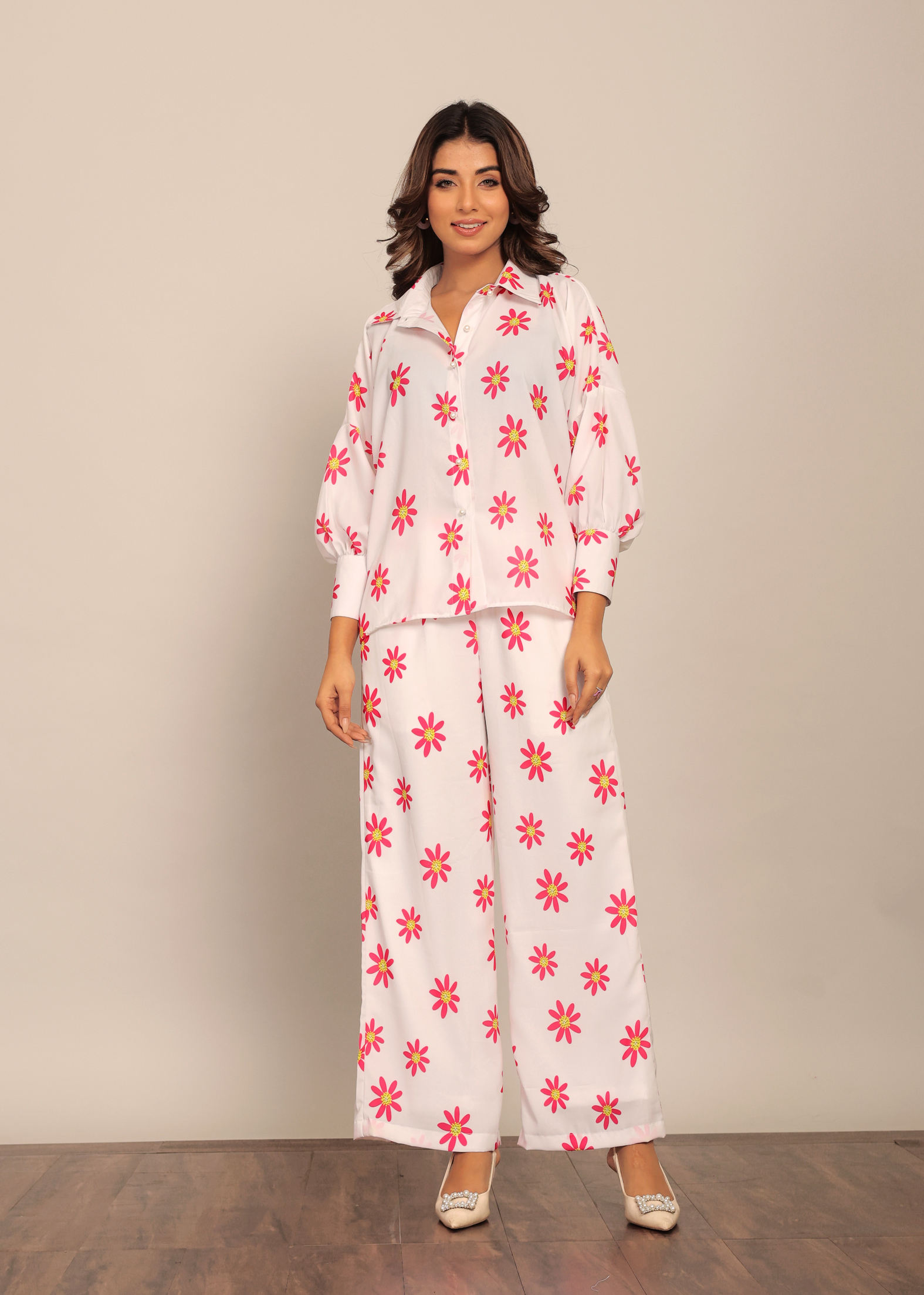 สีขาวและสีแดง