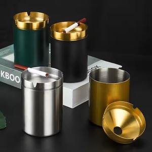 Cendrier en métal polyvalent, parfait pour les fumeurs qui ont besoin d'un accessoire propre, durable et facile à utiliser pour un usage quotidien - Product Image 4