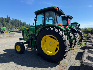 Tracteur à roues John Deere 6120E 120 CV 4x4 à transmission par engrenages avec moteur, boîte de vitesses et pompe durables pour des performances agricoles fiables - Product Image 6