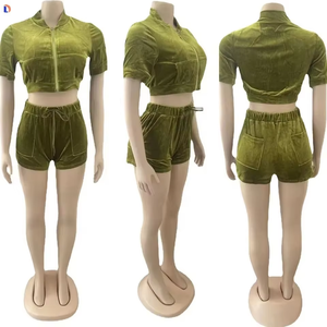 2024 Conjunto personalizado para mujer con chándal de terciopelo con diamantes de imitación y conjunto de ropa de descanso con conjunto de mujer de estilo único - Product Image 4