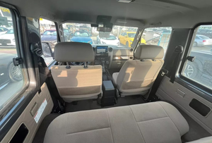 CLEAN PERFECT para LC71 CAPSULE 2.8L DIÉSEL 2024 GRIS, Volante a la Izquierda, Asientos de Cuero, Cámara Trasera - Product Image 6