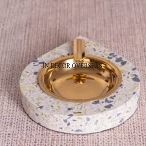 Cenicero de diseñador de lujo único chapado en oro de alta calidad hecho de metal de alta calidad con vidrio transparente de fabricante indio - Product Image 3