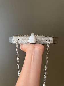 Pochette Métallique Luxueuse Chatoyante pour Femmes Parfaite pour les Soirées Design Unique Sac de Soirée avec Chaîne - Product Image 5