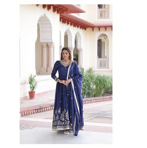 Robe Anarkali de qualité supérieure en soie Vichitra avec broderie de sequins pour femmes, idéale pour les occasions spéciales et les cadeaux, en provenance d'Inde - Product Image 1