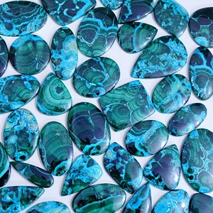 Cabujón de piedras preciosas de cuarzo natural de alta calidad, forma y tamaño de mezcla suelta para la fabricación de joyas, crisocola, malaquita - Product Image 2