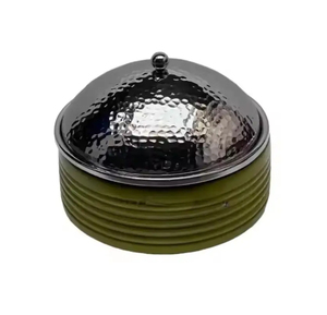 Casserole moderne en métal faite à la main avec un design en bois vert Chauffe-plats de forme ronde avec revêtement noir pour servir une marmite élégante - Product Image 1