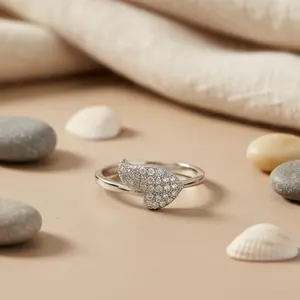 Bague en argent 925 pour femme avec zircone cubique en forme de feuille, bijoux élégants en cristal, idée cadeau - Product Image 1