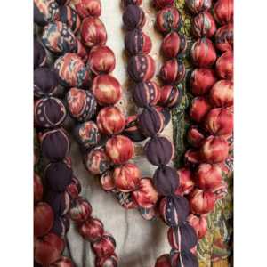 Collar de Seis Cadenas con Cuentas de Sari - Estilo Bohemio, Religioso Cristiano, Reciclado, Unisex, de Seda, Cobre Termoelaborado, con Forma de Bola - Product Image 1