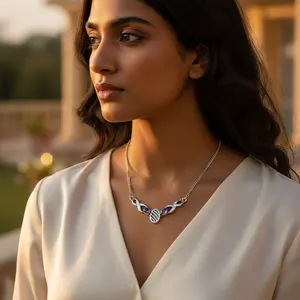 สร้อยคอแฟชั่นผู้หญิง ดีไซน์โดดเด่น เงินแท้ 925 ชุบโรเดียม ไทเทเนียม สแตนเลส ประดับโอปอลรูปมงกุฎ - Product Image 2