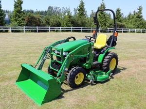Tractores John Deere 2025R Usados de Segunda Mano con Cortadora de Césped en Venta - Product Image 6