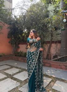 Sari de seda Fandy de diseño para fiestas con bordado de espejos auténticos y ribete de encaje, con pieza de blusa de seda Fandy sin coser. - Product Image 1
