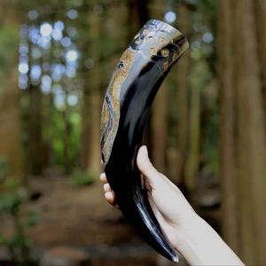 Corne à boire naturelle Viking de haute qualité polie écologique en corne de buffle Design animal - Product Image 1